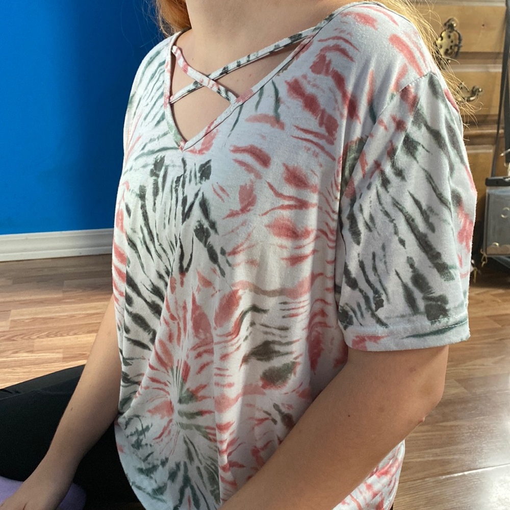 White Tie Dye Shin V-Neck Shirt